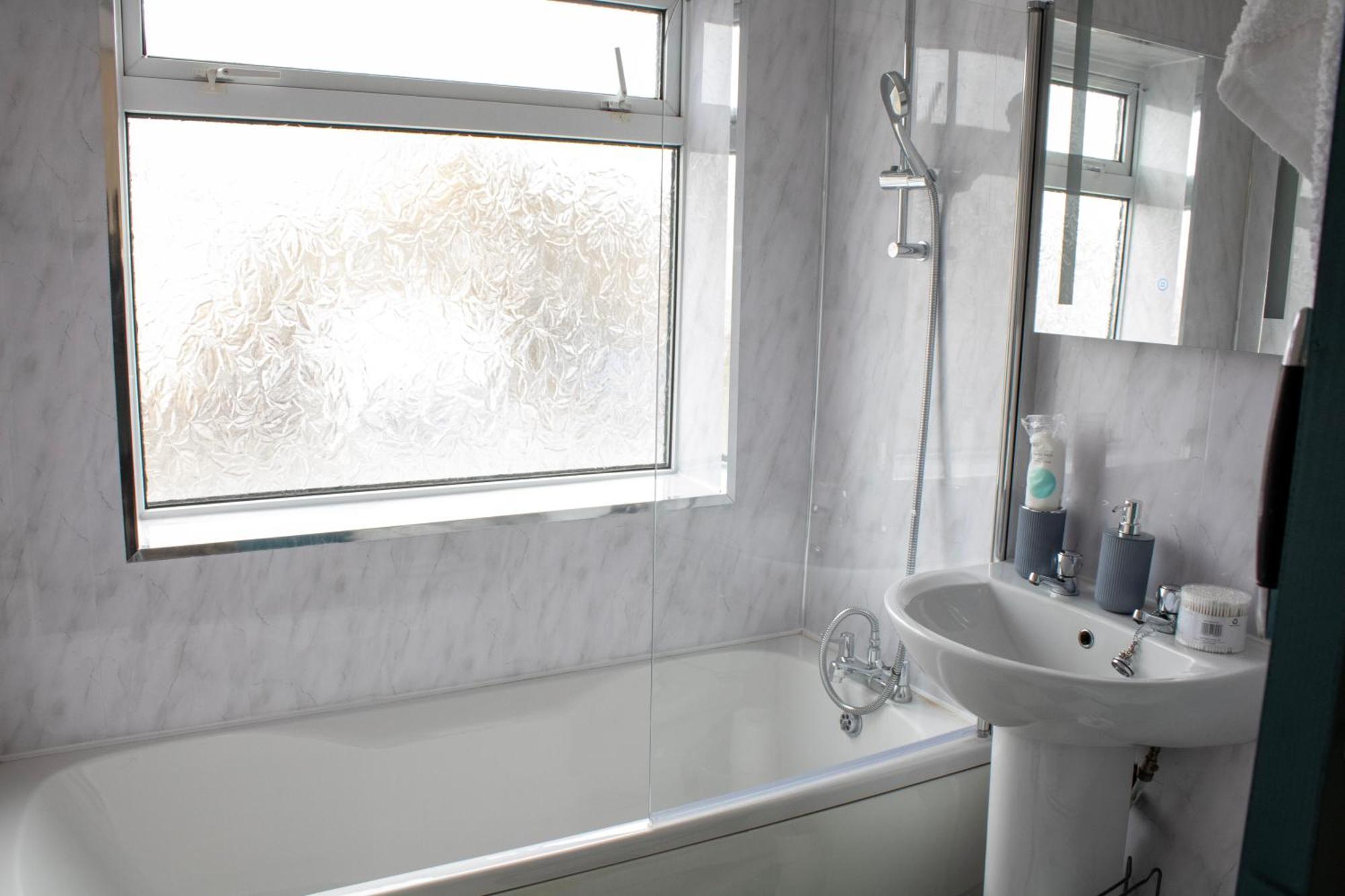 Harvard House, Stylish 3 Bedroom House In Solihull 5 Mins To The Nec, Bhx ,Jlr With Free Parking 버밍엄 외부 사진